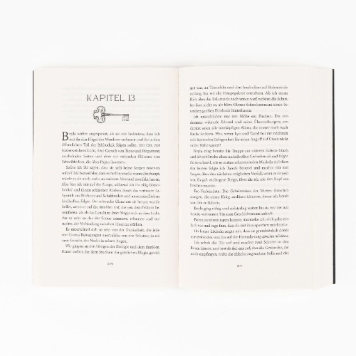 Buchcover und Innenansicht für das Buch: Lord of Gold and Glory