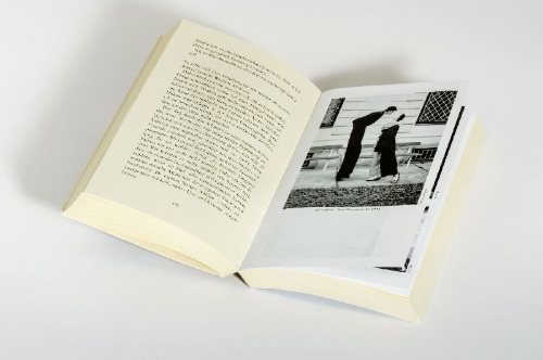 Buchcover und Innenansicht für das Buch: Vier minus drei (Filmausgabe)