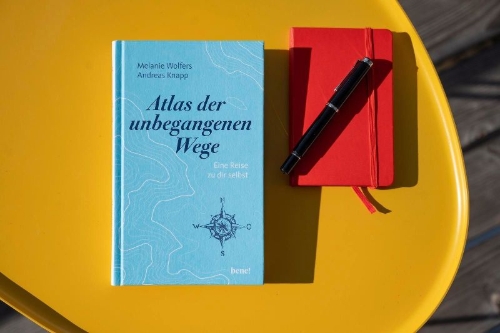 Buchcover und Innenansicht für das Buch: Atlas der unbegangenen Wege