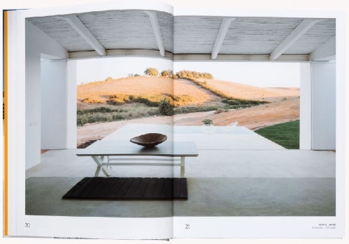 Buchcover und Innenansicht für das Buch: The Mediterranean Home