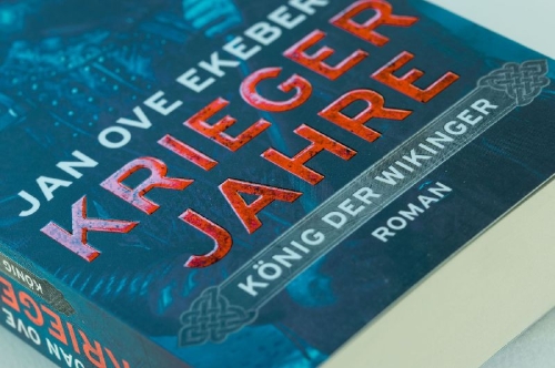Buchcover und Innenansicht für das Buch: Den siste Vikingkongen - Krigens Laeregutt