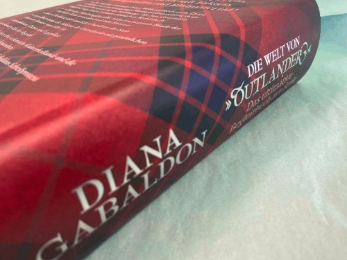 Buchcover und Innenansicht für das Buch: The Outlandish Companion Volume Two