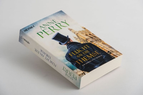 Buchcover und Innenansicht für das Buch: Triple Jeopardy (Daniel Pitt 2)