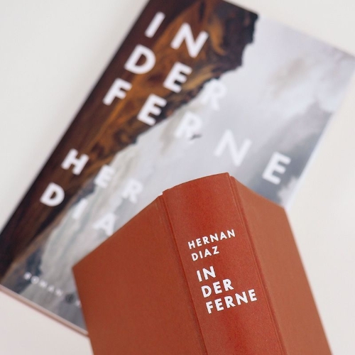 Buchcover und Innenansicht für das Buch: In The Distance