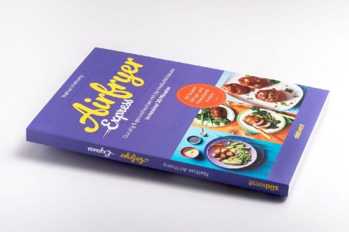 Buchcover und Innenansicht für das Buch: Bored of Lunch. The Healthy Air Fryer Book 30 Minute Meals