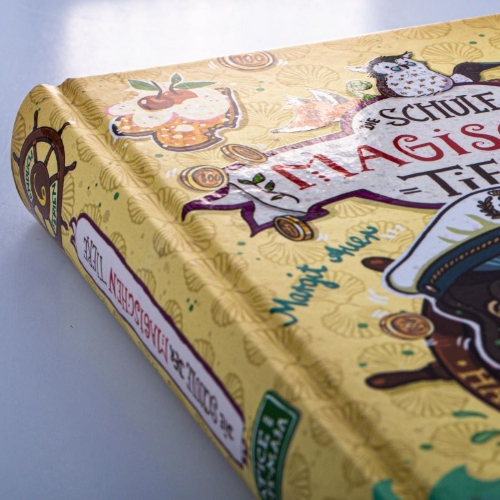 Buchcover und Innenansicht für das Buch: Die Schule der magischen Tiere. Endlich Ferien 6: Hatice und Mette-Maja