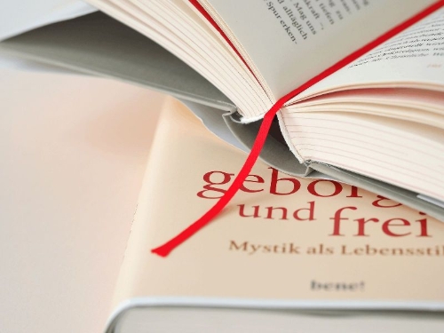 Buchcover und Innenansicht für das Buch: Geborgen und frei
