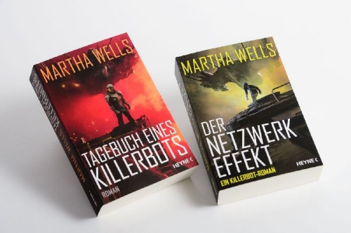 Buchcover und Innenansicht für das Buch: The Murderbot Diaries: All Systems Red, Artificial Condition, Rogue Protocol, Exit Strategy