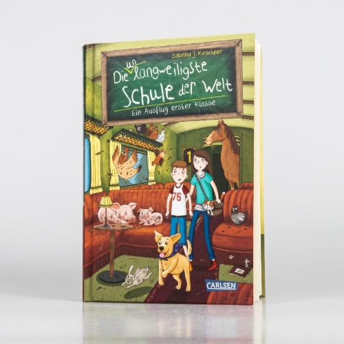 Buchcover und Innenansicht für das Buch: Die unlangweiligste Schule der Welt 9: Ein Ausflug erster Klasse