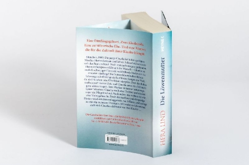 Buchcover und Innenansicht für das Buch: Die Löwenmutter