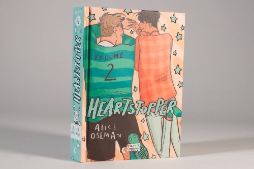Buchcover und Innenansicht für das Buch: Heartstopper Volume 2 (deutsche Hardcover-Ausgabe)