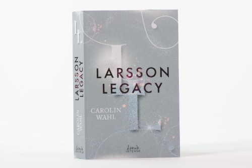 Buchcover und Innenansicht für das Buch: Larsson Legacy (Crumbling Hearts, Band 3)