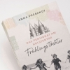 Buchcover und Innenansicht für das Buch: Das Pensionat am Holstentor: Frühlingstöchter