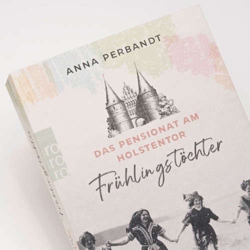Buchcover und Innenansicht für das Buch: Das Pensionat am Holstentor: Frühlingstöchter