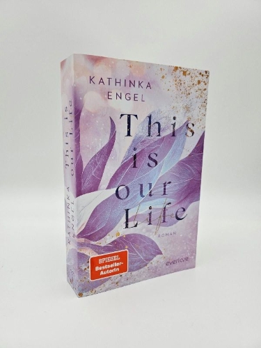 Buchcover und Innenansicht für das Buch: This is Our Life