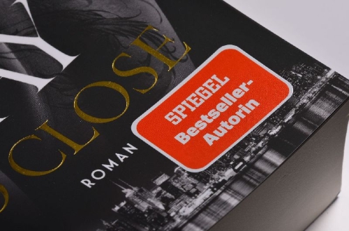 Buchcover und Innenansicht für das Buch: So Close, Blacklist Series 1