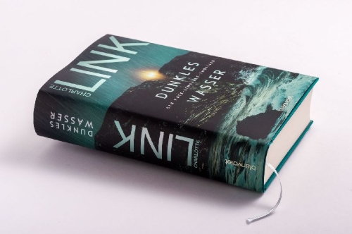 Buchcover und Innenansicht für das Buch: Dunkles Wasser