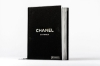 Buchcover und Innenansicht für das Buch: Chanel Catwalk Complete
