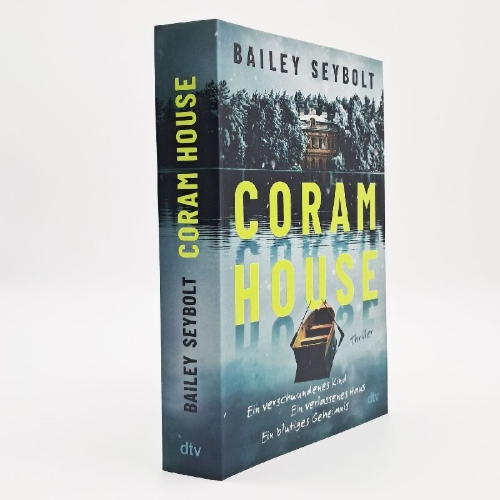 Buchcover und Innenansicht für das Buch: Coram House