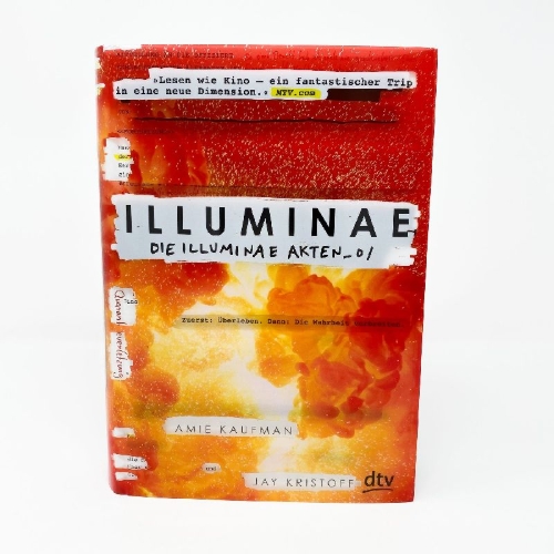 Buchcover und Innenansicht für das Buch: Illuminae