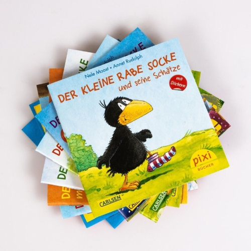 Buchcover und Innenansicht für das Buch: Pixi-8er-Set 193: Der kleine Rabe Socke mit Stickern (8x1 Exemplar)