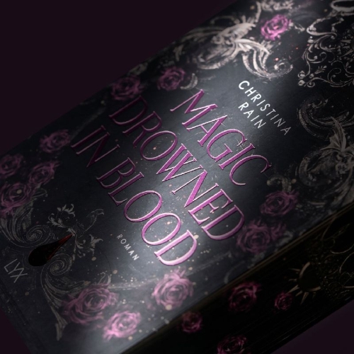 Buchcover und Innenansicht für das Buch: Magic Drowned in Blood