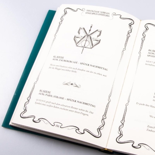 Buchcover und Innenansicht für das Buch: Fantastic Beasts: The Crimes of Grindelwald. The Original Screenplay
