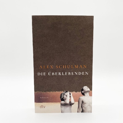 Buchcover und Innenansicht für das Buch: Överlevarna