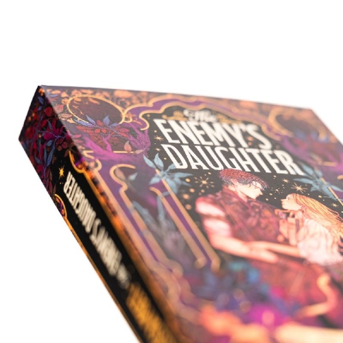 Buchcover und Innenansicht für das Buch: The Enemy's Daughter