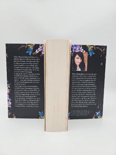 Buchcover und Innenansicht für das Buch: Throne of the Fallen