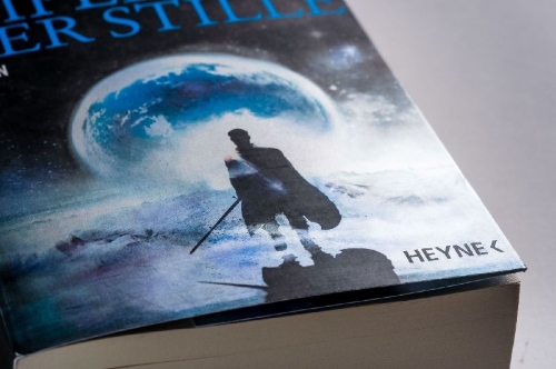 Buchcover und Innenansicht für das Buch: Empire of Silence - The Sun-Eater Book 1