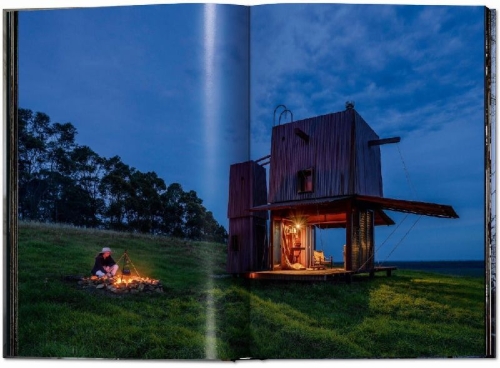 Buchcover und Innenansicht für das Buch: Homes for Our Time. Small Houses