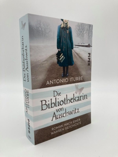 Buchcover und Innenansicht für das Buch: La bibliotecaria de Auschwitz