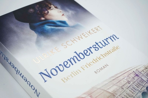 Buchcover und Innenansicht für das Buch: Berlin Friedrichstraße: Novembersturm