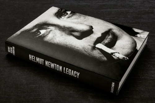 Buchcover und Innenansicht für das Buch: Helmut Newton. Legacy