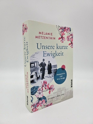Buchcover und Innenansicht für das Buch: Unsere kurze Ewigkeit