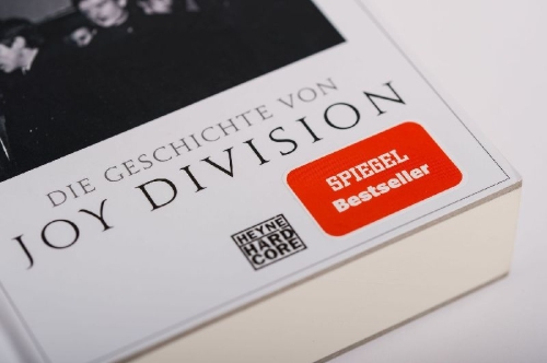 Buchcover und Innenansicht für das Buch: The Searing Light, the Sun and Everything Else: Joy Division