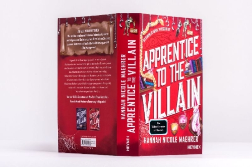 Buchcover und Innenansicht für das Buch: Apprentice to the Villain