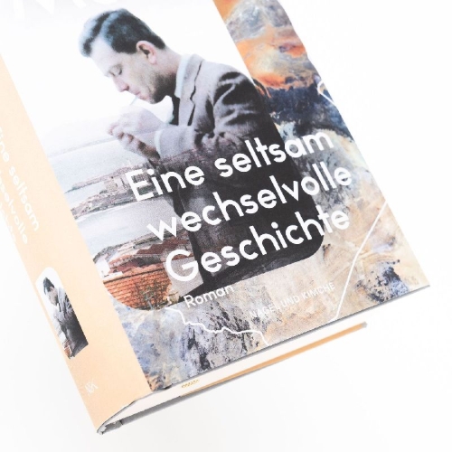 Buchcover und Innenansicht für das Buch: This Strange Eventful History