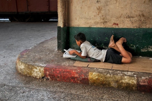 Buchcover und Innenansicht für das Buch: On Reading