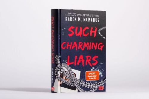 Buchcover und Innenansicht für das Buch: Such Charming Liars