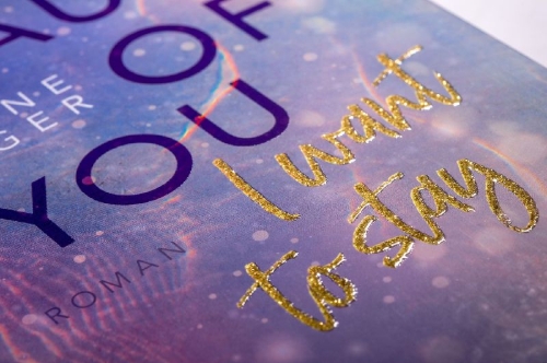 Buchcover und Innenansicht für das Buch: Because of You I Want to Stay