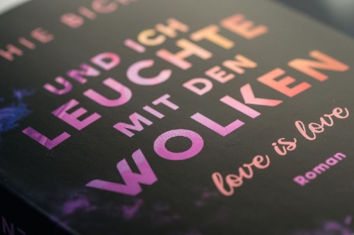 Buchcover und Innenansicht für das Buch: Und ich leuchte mit den Wolken