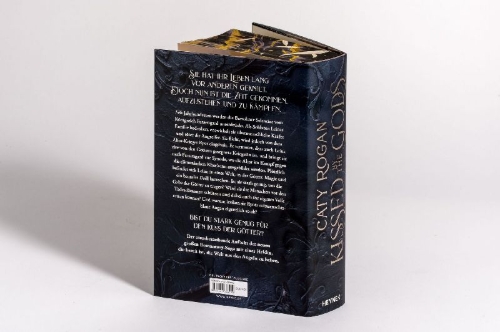 Buchcover und Innenansicht für das Buch: Kissed by the Gods - The Eternal Wars Book 1