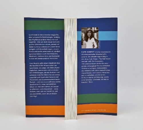 Buchcover und Innenansicht für das Buch: Why we click..The Emerging Science of Interpersonal Synchrony