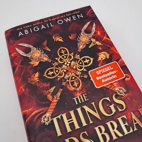 Buchcover und Innenansicht für das Buch:  The Things Gods Break (The Crucible #2)