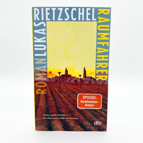 Buchcover und Innenansicht für das Buch: Raumfahrer