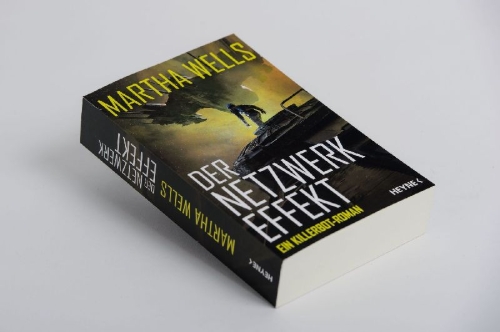 Buchcover und Innenansicht für das Buch: The Murderbot Diaries: Network Effect