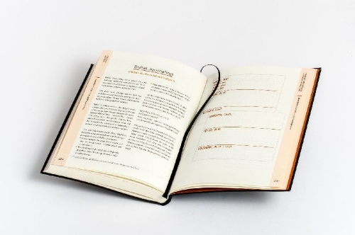 Buchcover und Innenansicht für das Buch: The Clear Habit Journal
