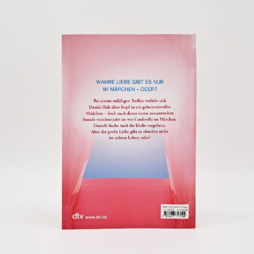 Buchcover und Innenansicht für das Buch: Finding Cinderella